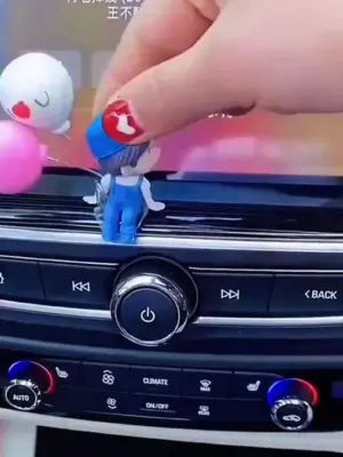 5網(wǎng)紅汽車(chē)擺件 車(chē)載可愛(ài)情侶娃娃裝飾車(chē)內(nèi)飾品